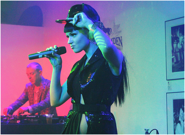Viktoria Modesta