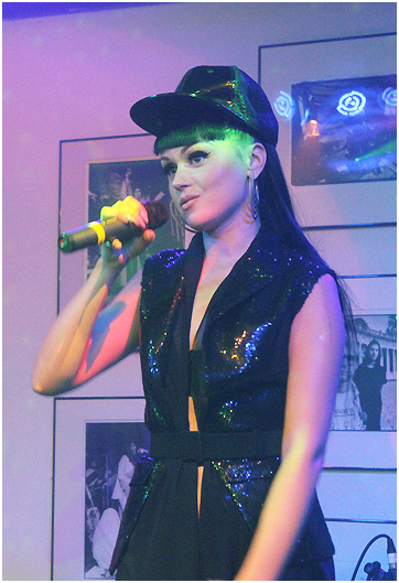 Viktoria Modesta