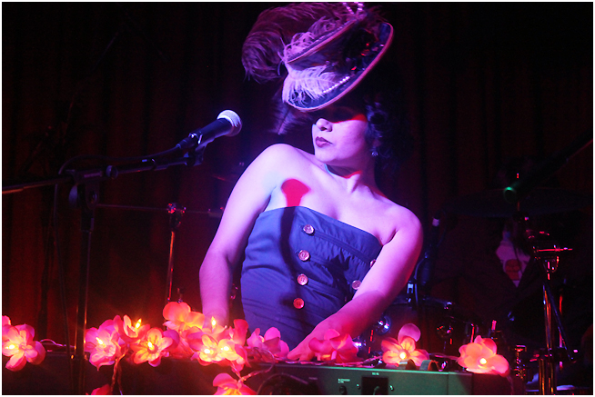 Simonne & The Dark Stars